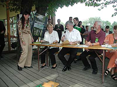 Joschka Fischer und der Elbe-Sandkuchen